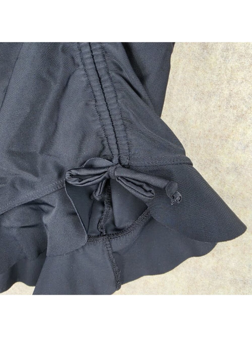 Black Womens Swim Skirt With Adjustable Drawstring Ruffle Hem Lined Size 14 - Picture 4 of 9